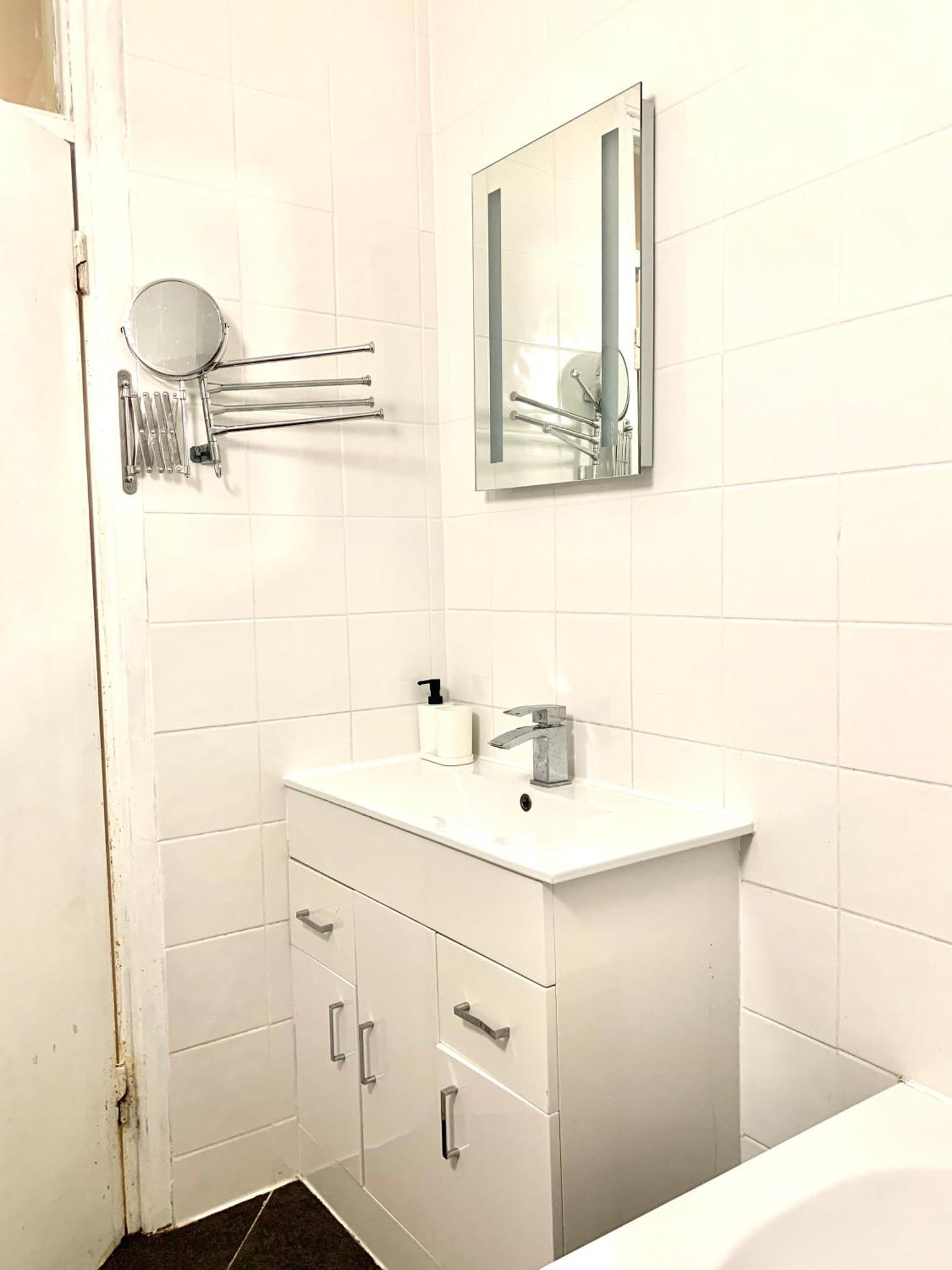 Cosy 2 Bedroom Apartment In Swiss Cottage. London Exterior photo